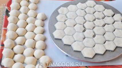 пельмени с куриной грудкой и свиным фаршем