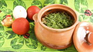 Пельмени в горшочках с грибами