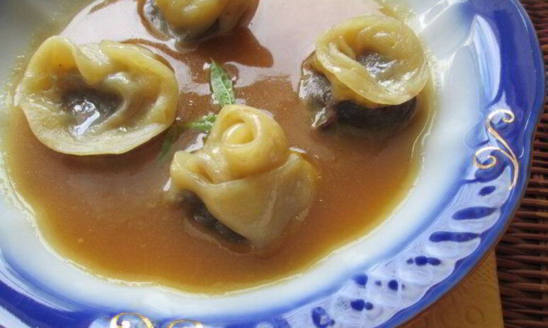 Рецепт шоколадные пельмени в соусе из манго