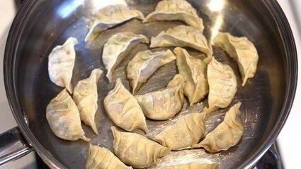 японские жареные пельмени