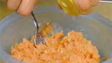 зеленые пельмени с лососем