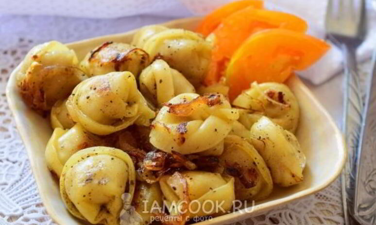 Рецепт жареные пельмени с луком
