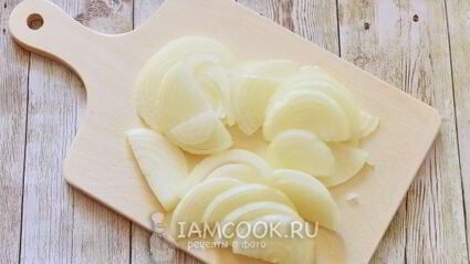 жареные пельмени с луком