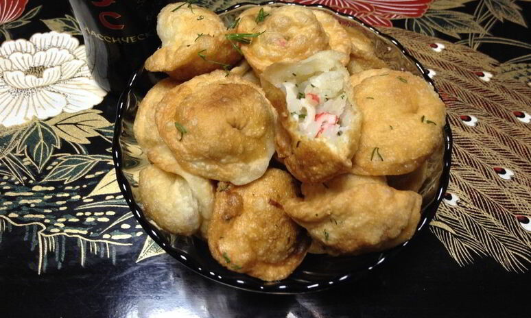 Рецепт жареные пельмени с рисом и крабовыми палочками