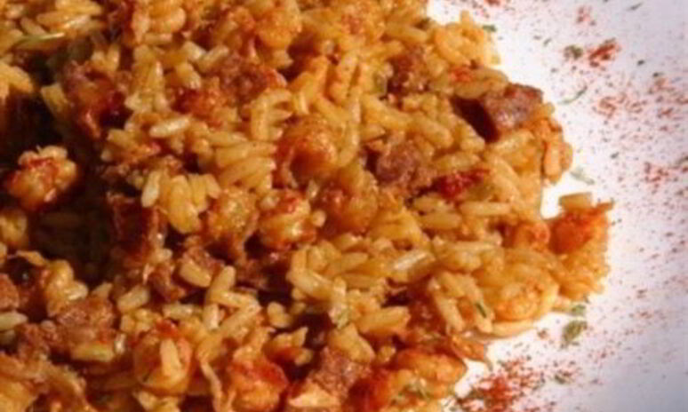 Рецепт американский плов джамбалайя с говядиной и колбасой