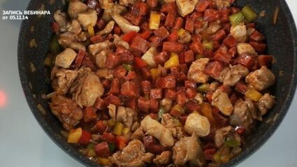 испанская паэлья с курицей и тигровыми креветками