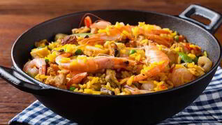 Паэлья с курицей и креветками
