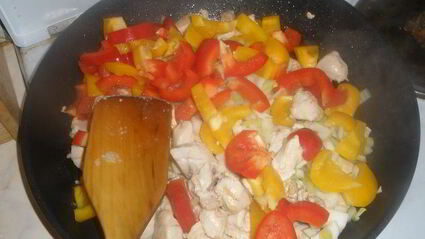 паэлья с курицей и овощами