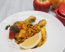 Паэлья с морепродуктами и курицей