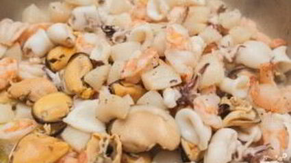 паэлья с морепродуктами и курицей