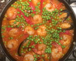 Паэлья с уткой и морским гадами