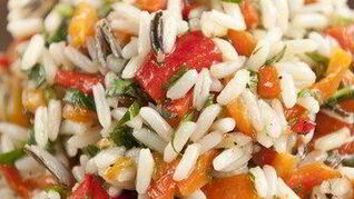 Пилаф с тыквой, красными перцами и жареными тыквенными семечками