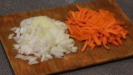 пилав с курицей, булгуром и изюмом