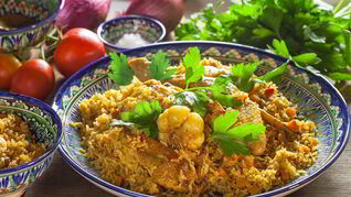 Плов из бурого риса с курицей