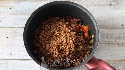 плов из гречки с грибами и орехами