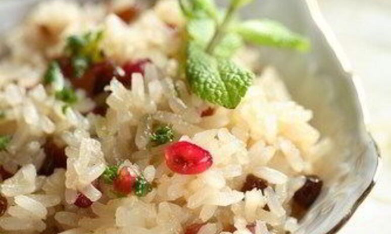 Рецепт плов с гранатом, сухофруктами и тимьяном