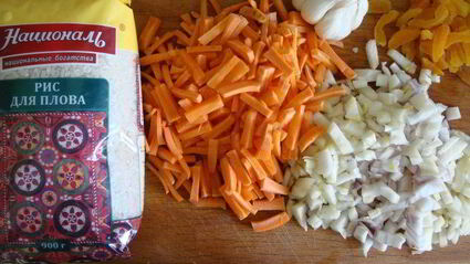 плов с курицей и курагой в духовке