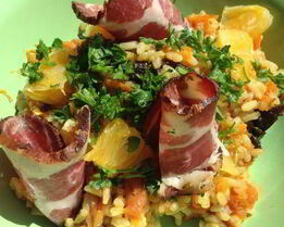 Плов с сухофруктами, апельсинами и копченой корейкой