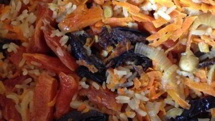 плов с сухофруктами, апельсинами и копченой корейкой