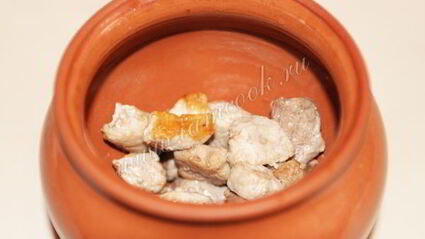 плов со свининой в горшочках