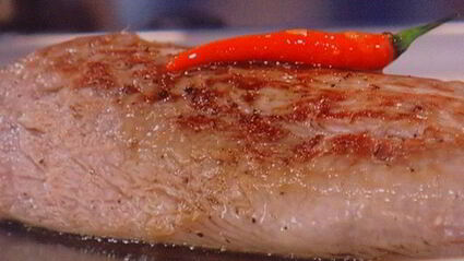 филе телятины под апельсиново-горчичным соусом с грибным рагу