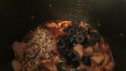 мясное рагу с грибами и орехами