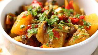 Нежное овощное рагу с куриной грудкой