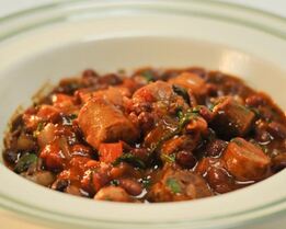 Острое рагу из колбасок и овощей