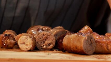 острое рагу из колбасок и овощей