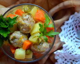 Овощное рагу с куриными шариками