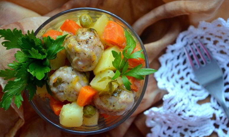 Рецепт овощное рагу с куриными шариками