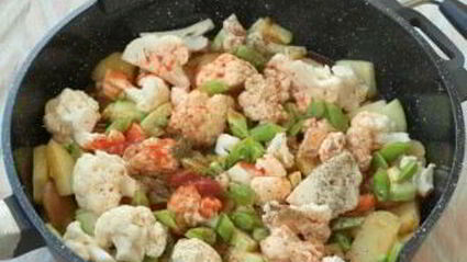 овощное рагу с цветной капустой и картошкой
