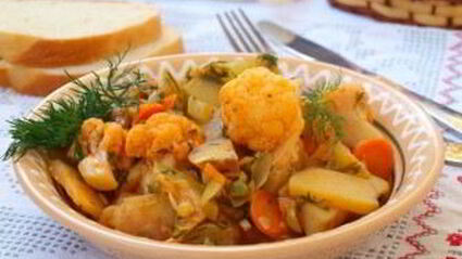 овощное рагу с цветной капустой и картошкой