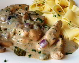 Рагу из индейки по-строгановски