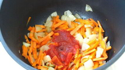 рагу из индейки с овощами в казане