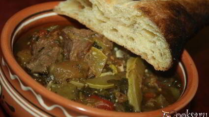 рагу с говядиной и овощами, запеченными на мангале