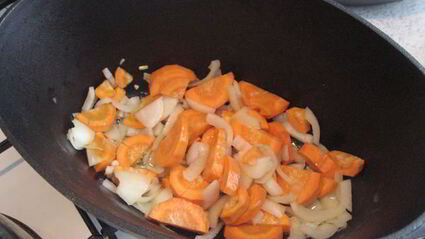 рагу с соевыми бобами в чугунке