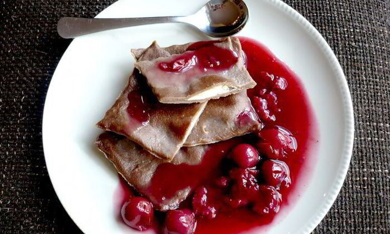 Рецепт шоколадные равиоли с вишневым рагу