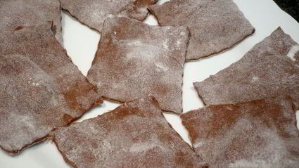 шоколадные равиоли с вишневым рагу