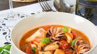 Томатное рагу из морепродуктов