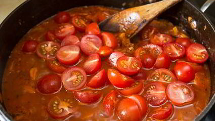 томатное рагу из морепродуктов