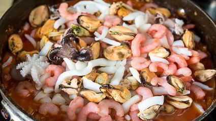 томатное рагу из морепродуктов