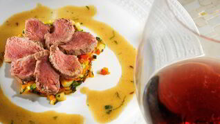 Тьян из баранины с овощным рагу и мятным соусом