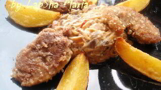 Утиное филе в кунжуте с грибным рагу и картофельными дольками