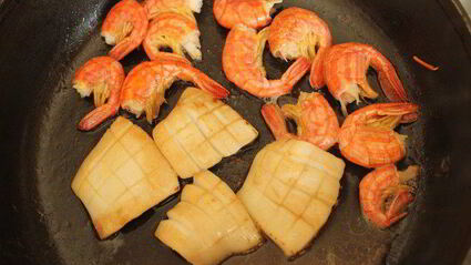 рисовая лапша с брокколи и морепродуктами