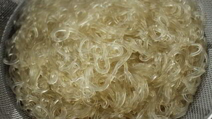 рисовая лапша с брокколи и морепродуктами