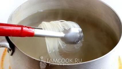 рисовая лапша с курицей и морковью