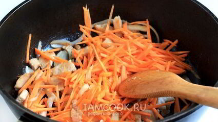 рисовая лапша с курицей и морковью