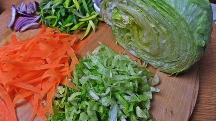 рисовая лапша с рыбой и овощами