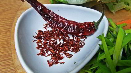 рисовая лапша с рыбой и овощами